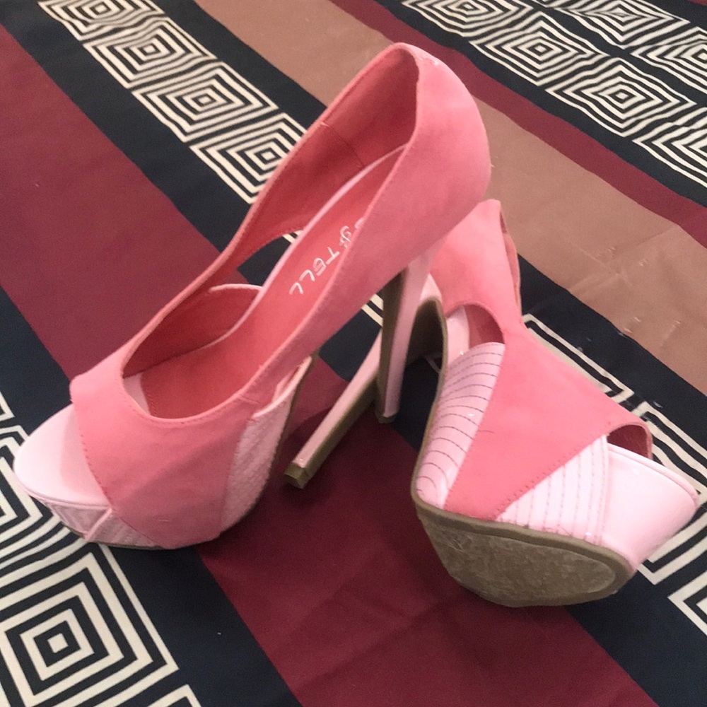 Cute bubblegum pink high heels 👠